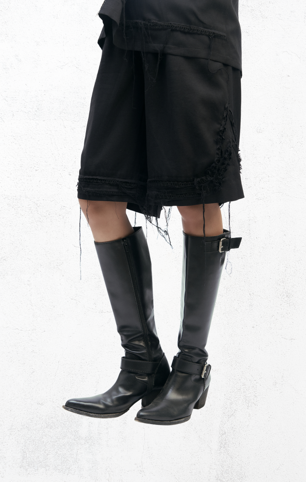 KidA in my Opinion 25ss | Damaged Frings Shorts Black