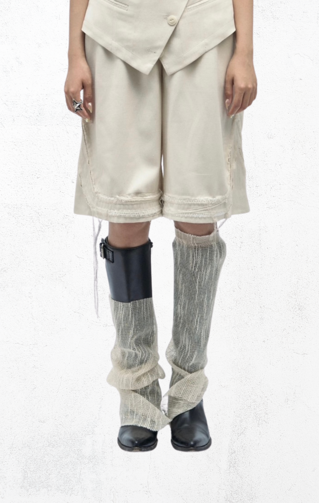 KidA in my Opinion 25ss | Damaged Frings Shorts Almond